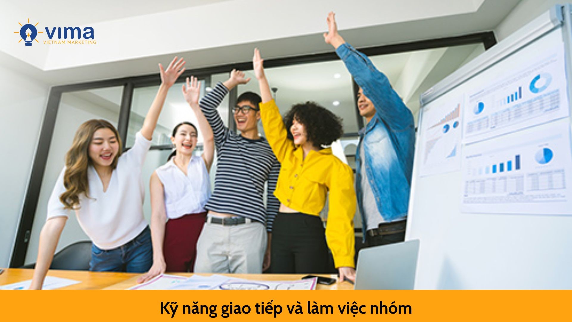 Kỹ năng giao tiếp và làm việc nhóm